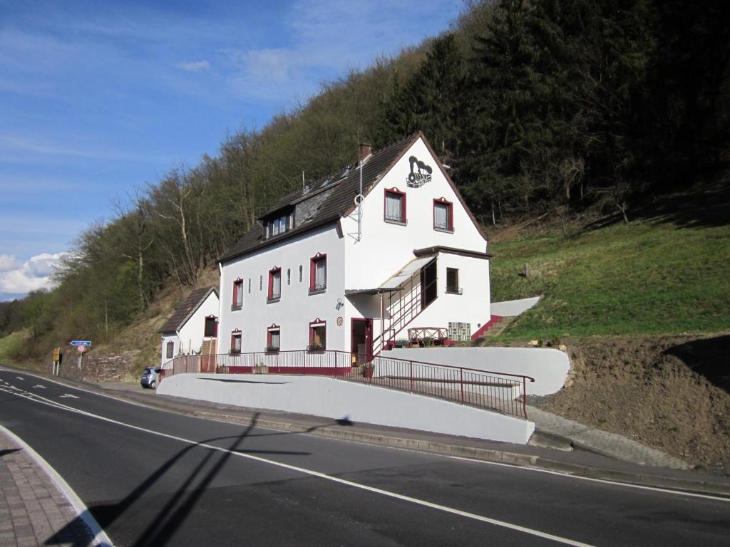 Gastehaus Am Fels Hotel Altenahr Buitenkant foto